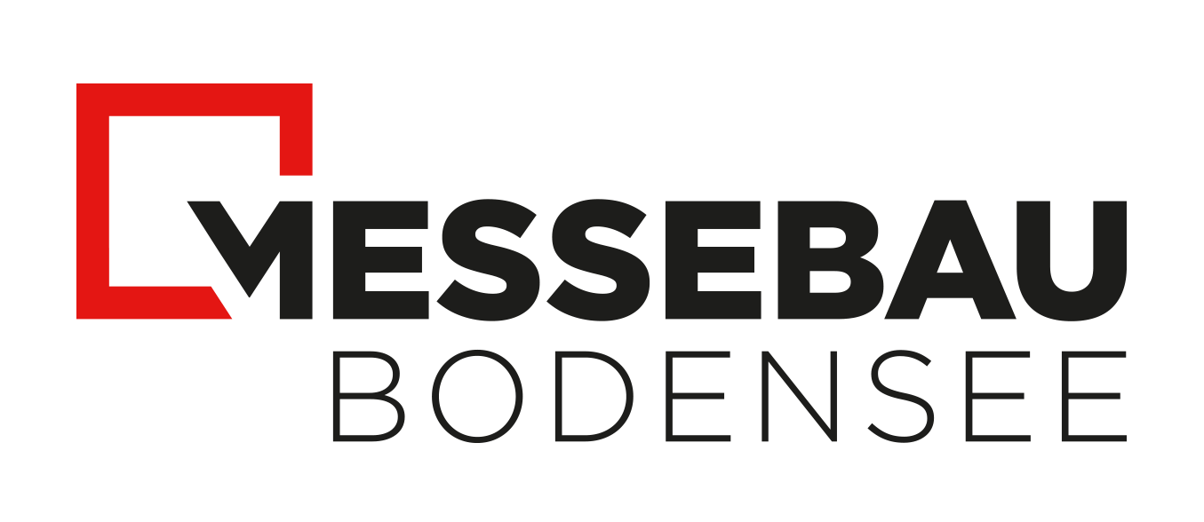 Firmenlogo von Messebau Bodensee auf schwarzem Grund. Links befindet sich ein markantes, quadratisches Icon, das nach rechts unten hin offen ist und in ein großes, schwarzes „M“ übergeht. Rechts daneben steht in großen, schwarzen Großbuchstaben das Wort „MESSEBAU“ und darunter in dünnerer, schwarzer Schrift das Wort „BODENSEE“.