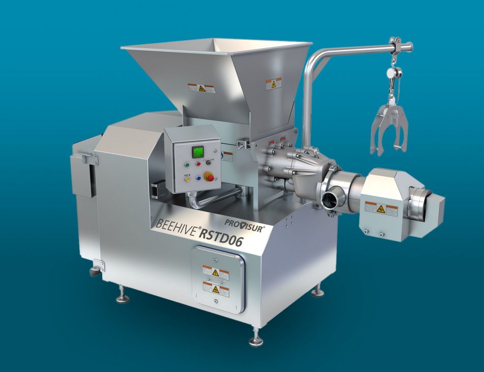 Eine industrielle Lebensmittelverarbeitungsmaschine aus Edelstahl von Provisur vor blauem Hintergrund. Auf der Gehäuseseite steht die Modellbezeichnung „BEEHIVE RSTD06“ und das Provisur-Logo. Die Maschine verfügt über einen großen Trichter oben, ein Bedienfeld mit Knöpfen, Warnaufkleber und mechanische Bauteile zur Fleischseparation oder -verarbeitung.