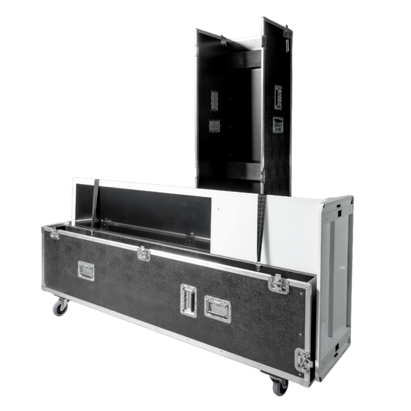 Das maßgeschneiderte Transportcase schützt die verbaute Technik digitaler Touchstelen beim Transport von A nach B vor Stößen. Über das integrierte Klammer-System lassen sich die Wände der Box einfach auseinandernehmen. Durch die Rollen am Boden des Cases lassen sich diese problemlos durch die Gegend rollen.