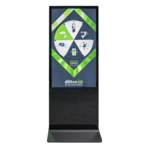 Eine freistehende, schwarze digitale Touch-Stele vor einem weißen Hintergrund. Auf dem hochkant ausgerichteten Bildschirm wird eine interaktive Benutzeroberfläche in Form eines Glücksrads angezeigt. Das Rad ist in fünf Segmente mit verschiedenen Symbolen für Medienfunktionen unterteilt, darunter ein Lautsprecher, Gaming-Elemente, ein Roboterarm und ein Kiosksymbol. Ein grüner Button mit der Aufschrift „SPIN“ befindet sich direkt unter dem Rad. Am unteren Bildschirmrand ist das Firmenlogo „diliton – for eyes.ears.emotions.“ zu sehen.